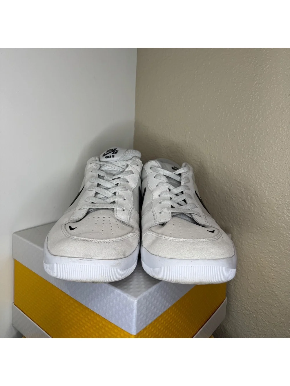 Nike SB Force 58 White Black Skate Shoes Sneakers Men’s Size 13 Preowned